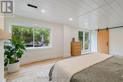 4110 13Th Street, Lincoln (Lincoln-Jordan/Vineland), ON - Indoor Photo Showing Bedroom
