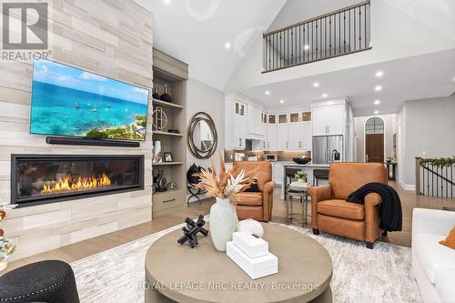 Linear gas fireplace - 18 - 190 Canboro Road, Pelham (Fonthill), ON - Indoor Photo Showing Living Room With Fireplace