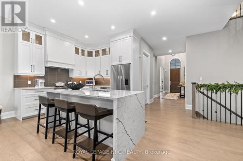 Entertain with ease - 18 - 190 Canboro Road, Pelham (Fonthill), ON - Indoor Photo Showing Kitchen With Upgraded Kitchen