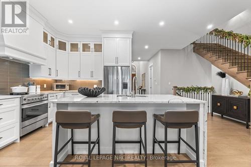 Center stage - 18 - 190 Canboro Road, Pelham (Fonthill), ON - Indoor Photo Showing Kitchen With Upgraded Kitchen