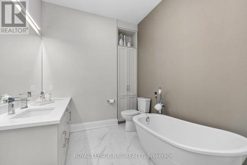 Spa luxury - 18 - 190 Canboro Road, Pelham (Fonthill), ON - Indoor Photo Showing Bathroom