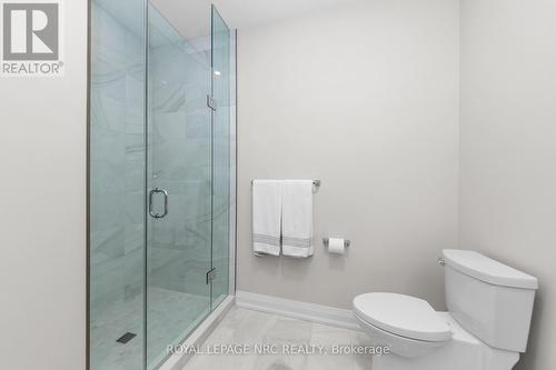 Upper loft - Glass walk in shower - 18 - 190 Canboro Road, Pelham (Fonthill), ON - Indoor Photo Showing Bathroom