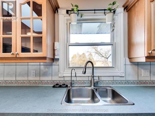 9183 Silver Street, West Lincoln, ON - Indoor Photo Showing Kitchen With Double Sink