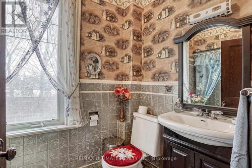 456 Manse Road, Toronto, ON - Indoor Photo Showing Bathroom