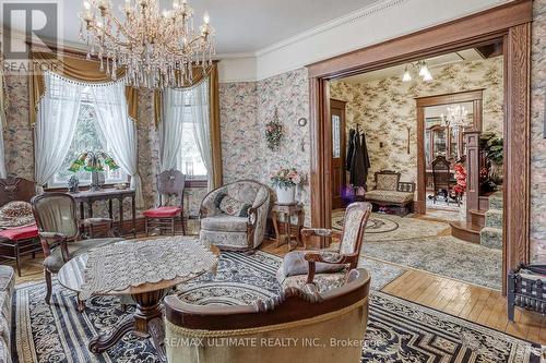 456 Manse Road, Toronto, ON - Indoor Photo Showing Living Room