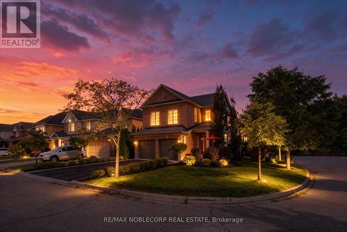 25 Aztec Court, Richmond Hill, ON - Outdoor With Facade