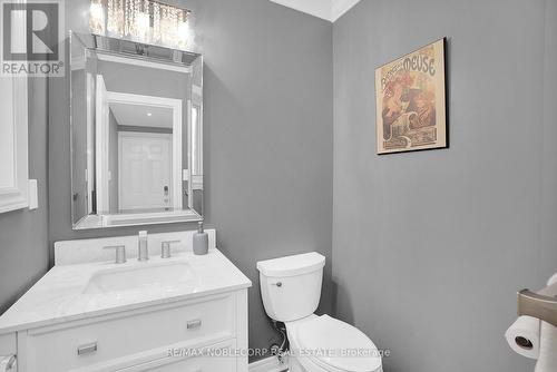 25 Aztec Court, Richmond Hill, ON - Indoor Photo Showing Bathroom