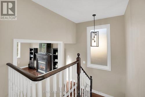 25 Aztec Court, Richmond Hill, ON - Indoor Photo Showing Other Room