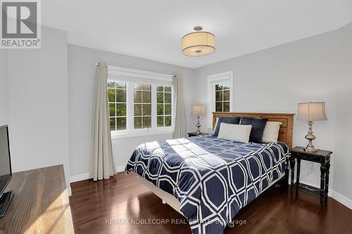 25 Aztec Court, Richmond Hill, ON - Indoor Photo Showing Bedroom