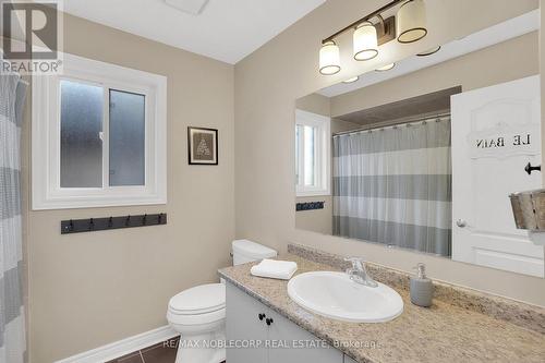 25 Aztec Court, Richmond Hill, ON - Indoor Photo Showing Bathroom