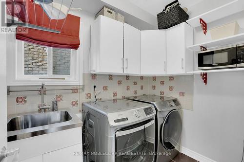25 Aztec Court, Richmond Hill, ON - Indoor Photo Showing Laundry Room