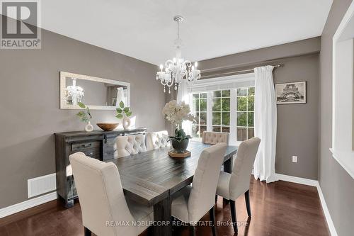 25 Aztec Court, Richmond Hill, ON - Indoor Photo Showing Dining Room
