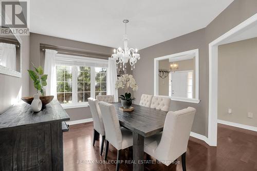 25 Aztec Court, Richmond Hill, ON - Indoor Photo Showing Dining Room