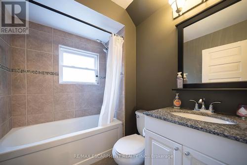 162 Murray Street, Brantford, ON - Indoor Photo Showing Bathroom