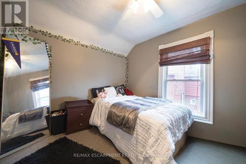 162 Murray Street, Brantford, ON - Indoor Photo Showing Bedroom