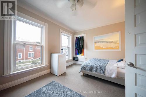 162 Murray Street, Brantford, ON - Indoor Photo Showing Bedroom