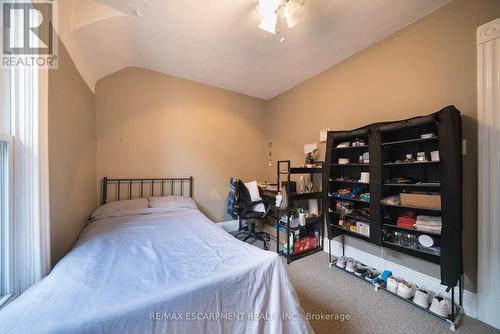 162 Murray Street, Brantford, ON - Indoor Photo Showing Bedroom
