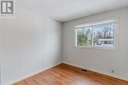 6 Hickory Court, Innisfil, ON - Indoor Photo Showing Other Room