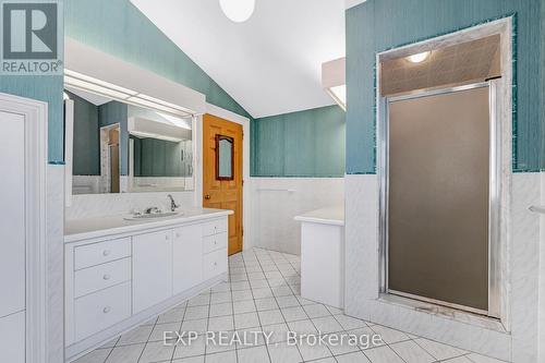 420 Kettleby Road, King, ON - Indoor Photo Showing Bathroom