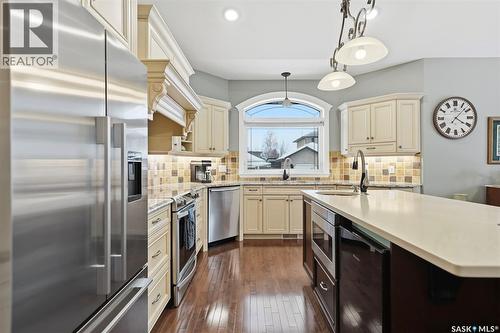 1202 Beechmont View, Saskatoon, SK - Indoor Photo Showing Kitchen With Upgraded Kitchen