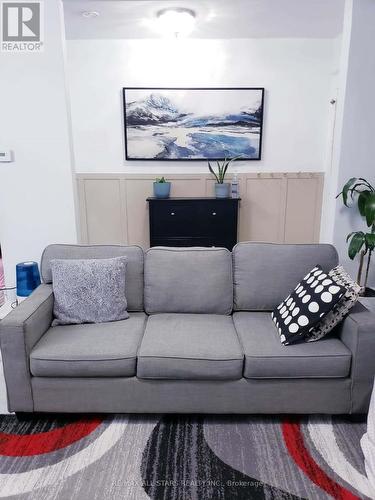529 Wentworth Street N, Hamilton, ON - Indoor Photo Showing Living Room