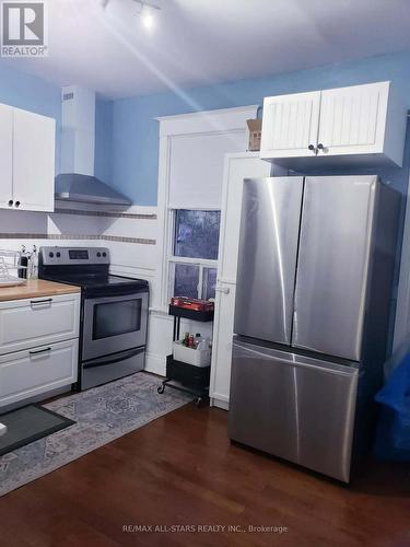 529 Wentworth Street N, Hamilton, ON - Indoor Photo Showing Kitchen With Stainless Steel Kitchen
