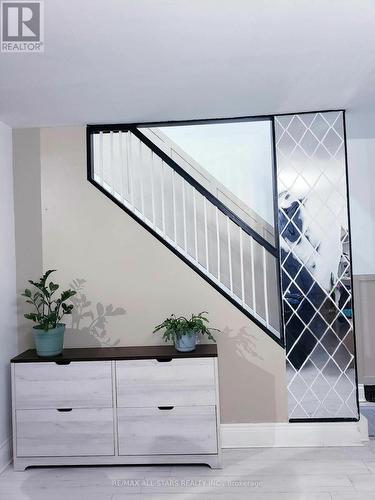 529 Wentworth Street N, Hamilton, ON - Indoor