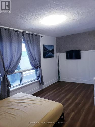 529 Wentworth Street N, Hamilton, ON - Indoor Photo Showing Bedroom