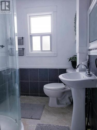 529 Wentworth Street N, Hamilton, ON - Indoor Photo Showing Bathroom