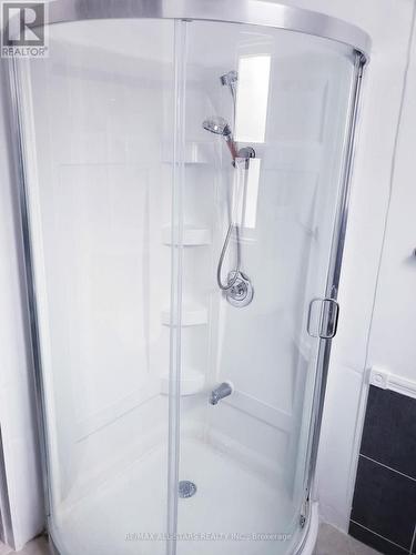 529 Wentworth Street N, Hamilton, ON - Indoor Photo Showing Bathroom