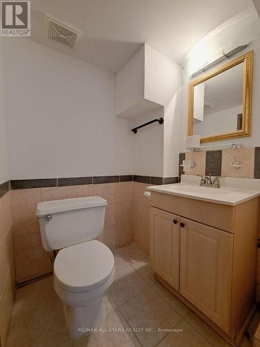 529 Wentworth Street N, Hamilton, ON - Indoor Photo Showing Bathroom