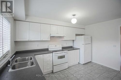 3323 Southwick Street, Mississauga, ON - Indoor Photo Showing Kitchen With Double Sink