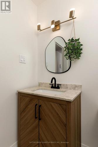 401 - 15 Elizabeth Street N, Mississauga, ON - Indoor Photo Showing Bathroom