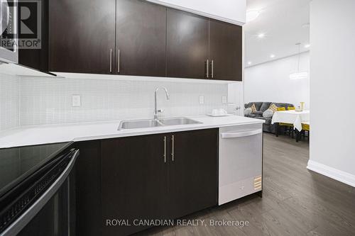 308 - 55 Speers Road, Oakville, ON - Indoor Photo Showing Kitchen With Double Sink With Upgraded Kitchen