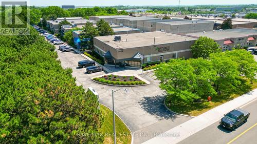 5044 South Service Road, Burlington, ON 