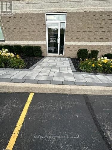 5044 South Service Road, Burlington, ON 