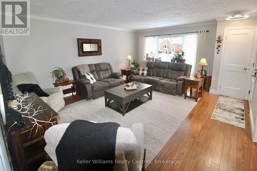 471 4Th Street, Hanover, ON - Indoor Photo Showing Living Room