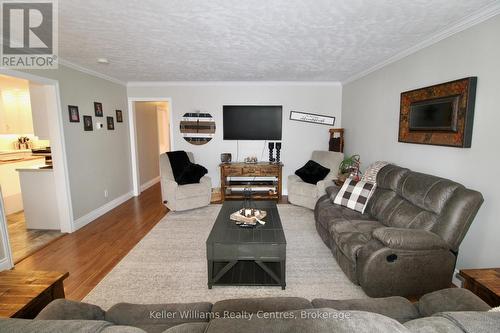 471 4Th Street, Hanover, ON - Indoor Photo Showing Living Room