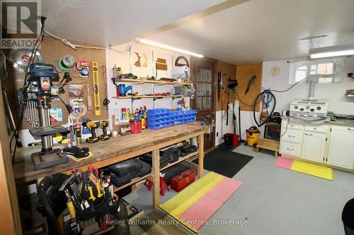 471 4Th Street, Hanover, ON - Indoor Photo Showing Other Room