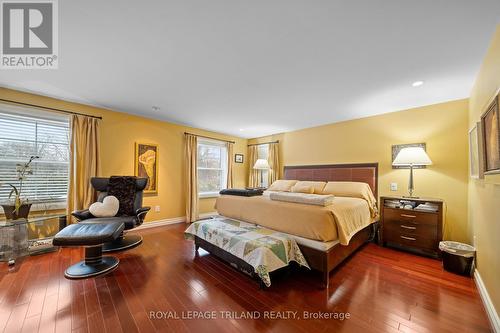 1104 The Parkway, London East (East B), ON - Indoor Photo Showing Bedroom