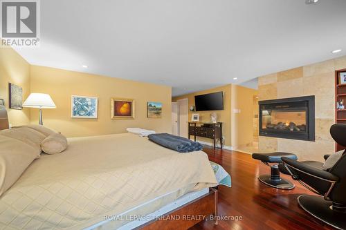 1104 The Parkway, London East (East B), ON - Indoor Photo Showing Bedroom