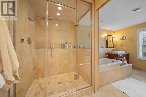 1104 The Parkway, London East (East B), ON - Indoor Photo Showing Bathroom