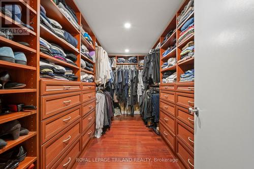 1104 The Parkway, London East (East B), ON - Indoor With Storage