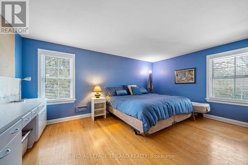 1104 The Parkway, London East (East B), ON - Indoor Photo Showing Bedroom