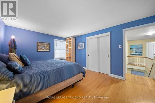 1104 The Parkway, London East (East B), ON - Indoor Photo Showing Bedroom