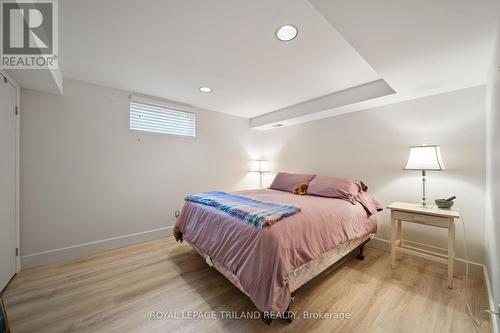 1104 The Parkway, London East (East B), ON - Indoor Photo Showing Bedroom