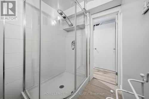 1104 The Parkway, London East (East B), ON - Indoor Photo Showing Bathroom
