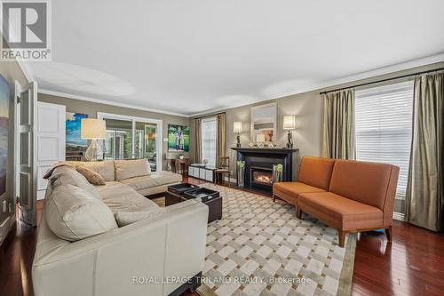 1104 The Parkway, London East (East B), ON - Indoor Photo Showing Living Room With Fireplace