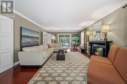 1104 The Parkway, London East (East B), ON - Indoor Photo Showing Living Room With Fireplace