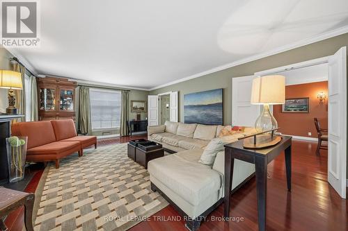 1104 The Parkway, London East (East B), ON - Indoor Photo Showing Living Room